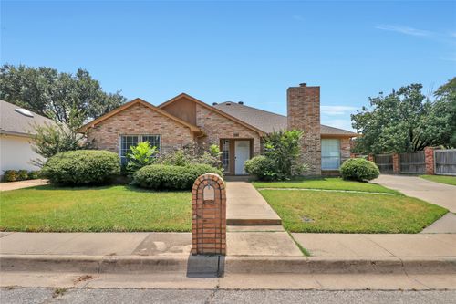 2416 Garden Park Ct, Arlington, TX, 76013-1300 | Card Image