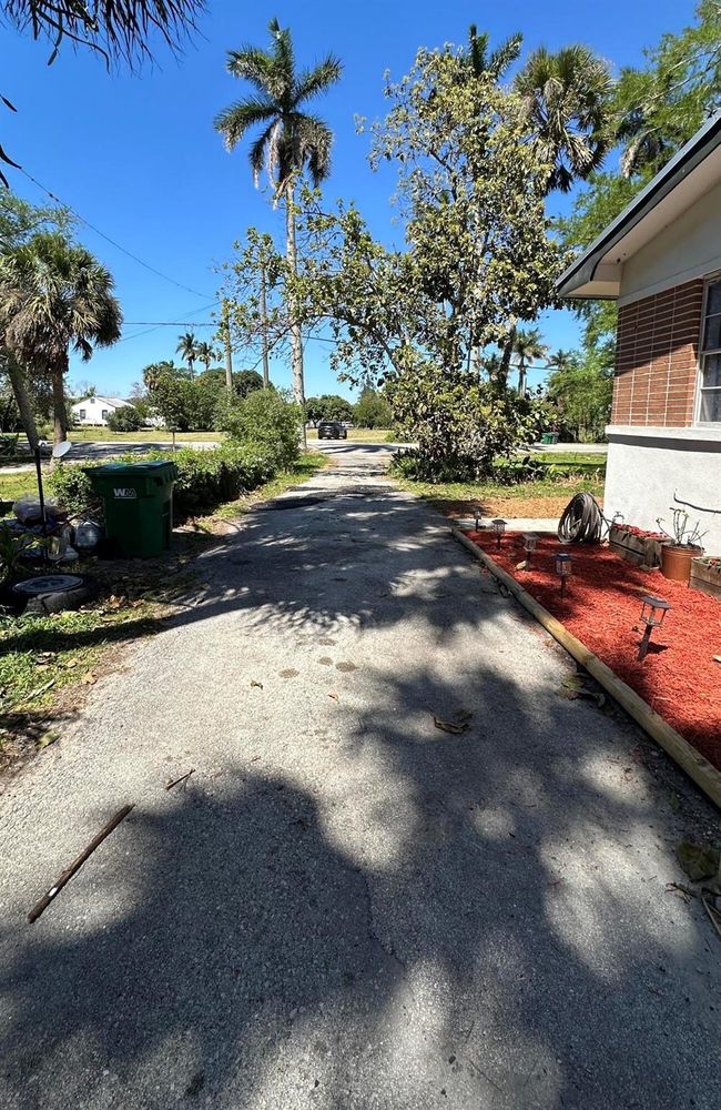 2076 E Main Street, House other with 4 bedrooms, 3 bathrooms and null parking in Pahokee FL | Image 4