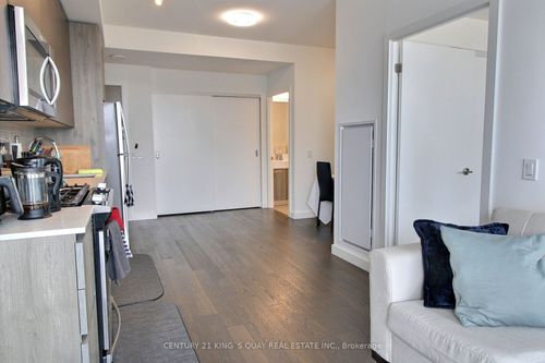 2601-2a Church St, Toronto, ON, M5E0E1 | Card Image
