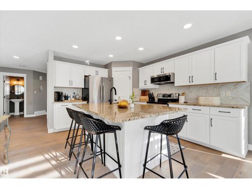 17437 5a Ave Sw, Edmonton, AB, T6W2E3 | Card Image