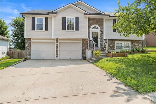 1508 Nw Nicholas Dr, Grain Valley, MO, 64029-9695 | Card Image