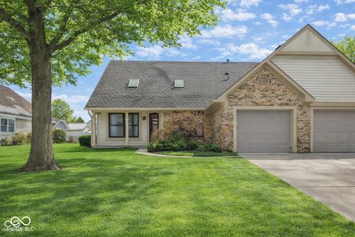 215 Black Maple Ct, Greenwood, IN, 46143-1523 | Card Image