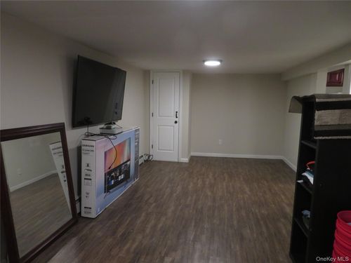 17 Chimney Ln, Bay Shore, NY, 11706-1922 | Card Image