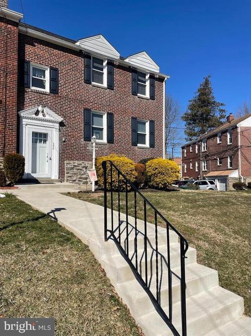 208 Hiawatha Ln, DREXEL HILL, PA, 19026-4910 | Card Image