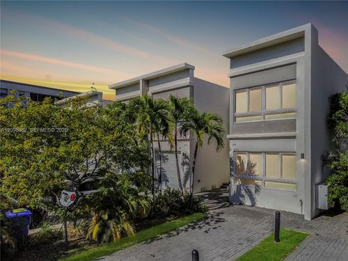 2461 Ne 135th St, NORTH MIAMI, FL, 33181-3515 | Card Image