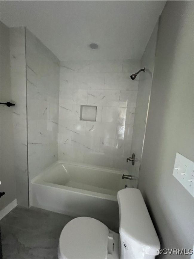 Full bath featuring toilet and bathtub / shower combination | Image 14