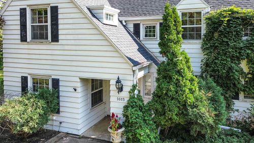 1615 Baltimore St, Waterloo, IA, 50702-3939 | Card Image