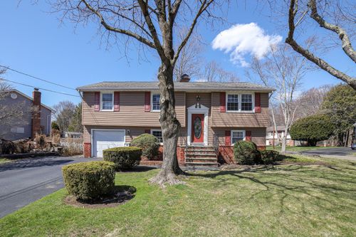 74 Barmore Dr E, Stamford, CT, 06905-2003 | Card Image