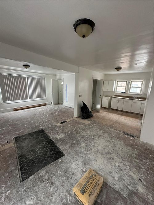 6903 Penrod St, Detroit, MI, 48228-5404 | Card Image