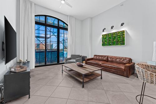 apt-302-701 S Olive Ave, West Palm Beach, FL, 33401-6107 | Card Image