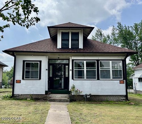 514 W 4th St, Webb City, MO, 64870-2215 | Card Image