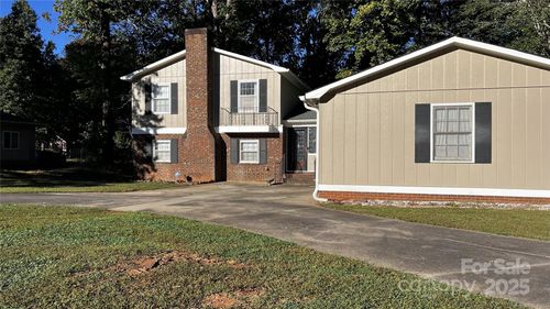 1325 Leolillie Ln, Charlotte, NC, 28216-1403 | Card Image