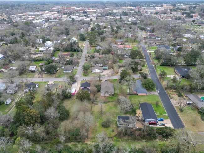 1406 Avenue Q, House other with 3 bedrooms, 3 bathrooms and 2 parking in Huntsville TX | Image 36
