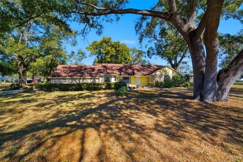 2207 Parkwood Drive, VALRICO, FL, 33594 | Card Image