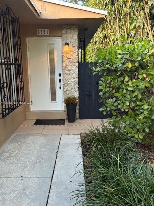 3631-3631 Sw 26th St, Miami, FL, 33133-2010 | Card Image