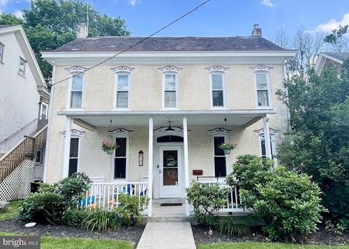 204 3rd St, EAST GREENVILLE, PA, 18041-1604 | Card Image
