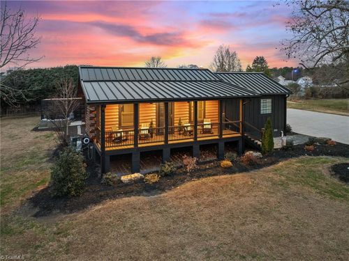 4627 Kernersville Rd, Kernersville, NC, 27284-8110 | Card Image