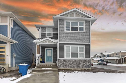 932 Bayview Rise Sw, Home with 4 bedrooms, 3 bathrooms and 2 parking in Airdrie AB | Card Image