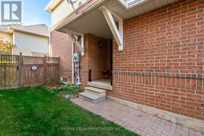 117 Laurendale Ave, Townhouse with 3 bedrooms, 2 bathrooms and 2 parking in Waterdown ON | Image 2