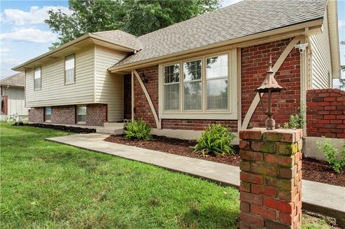 1004 Sw Twilight Ln, Blue Springs, MO, 64015-4956 | Card Image
