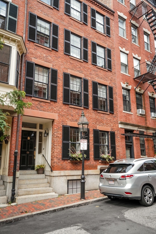 Myrtle St, Boston, MA 02114