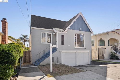 3039 Kansas St, Oakland, CA, 94602-3334 | Card Image