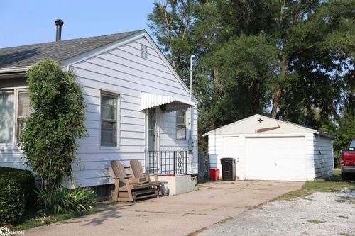 420 S Ferry St, Ottumwa, IA, 52501-4952 | Card Image