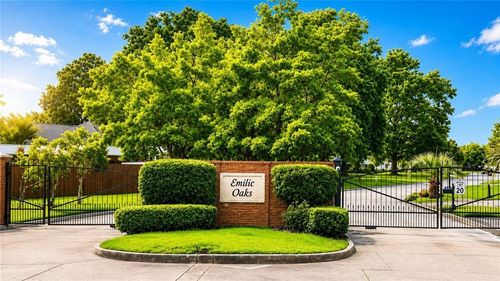 2005 Emilie Oak Dr, Meraux, LA, 70075-2479 | Card Image