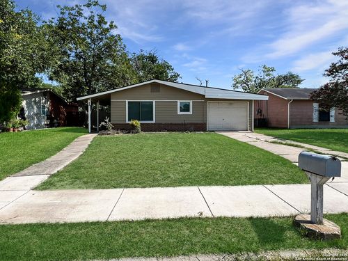 702 Deely Pl, San Antonio, TX, 78221-3327 | Card Image