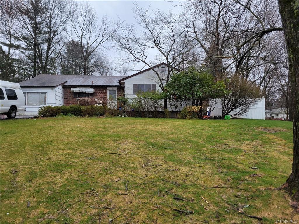 Carlton Ln, Monsey, NY 10952