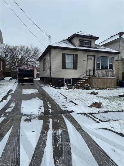 5564 Fraser St, House other with 2 bedrooms, 1 bathrooms and 4 parking in Niagara Falls ON | Image 2