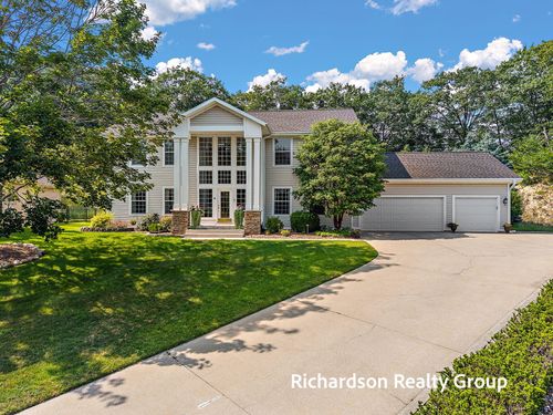 18657 Sioux Dr, Spring Lake, MI, 49456-9493 | Card Image