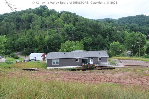 972 Dairy Rd, Poca, WV, 25159-7561 | Card Image