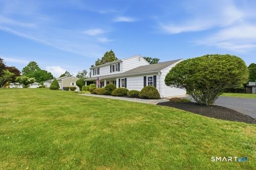 19 Zephyr Rd, Trumbull, CT, 06611-2207 | Card Image