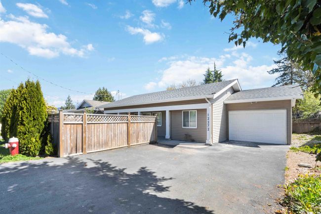 12272 227 Street, House other with 2 bedrooms, 1 bathrooms and 3 parking in Maple Ridge BC | Image 4