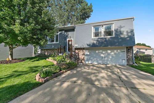 17 Joslyn Dr, Elgin, IL, 60120-4579 | Card Image
