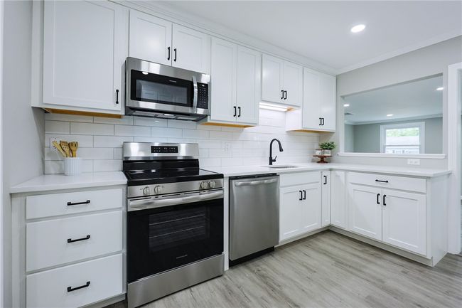 31 Forbes St, House other with 3 bedrooms, 1 bathrooms and 3 parking in Riverside RI | Image 8