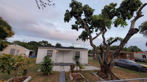 524 Nw 21st Ave, Fort Lauderdale, FL, 33311-8750 | Card Image