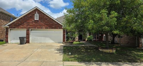 1121 Bradford Dr, Glenn Heights, TX, 75154-8813 | Card Image