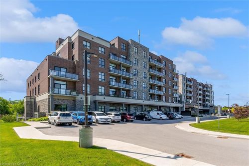 113-3290 New St, Burlington, ON, L7N1M8 | Card Image