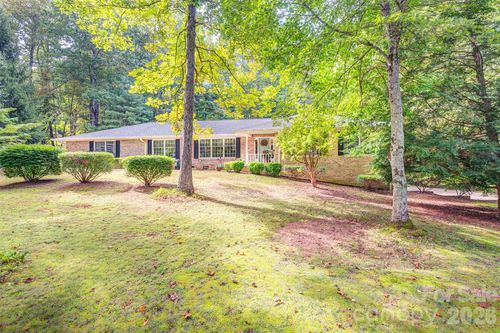 3 Sunningdale Dr, Flat Rock, NC, 28731-8555 | Card Image