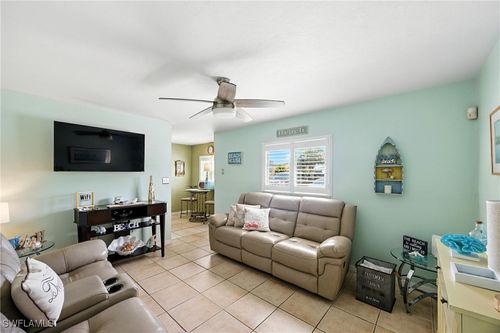 unit-106-8127 Country Rd, FORT MYERS, FL, 33919-7114 | Card Image