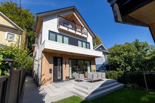 2-58 E 40th Ave, Vancouver, BC, V5W1L4 | Card Image