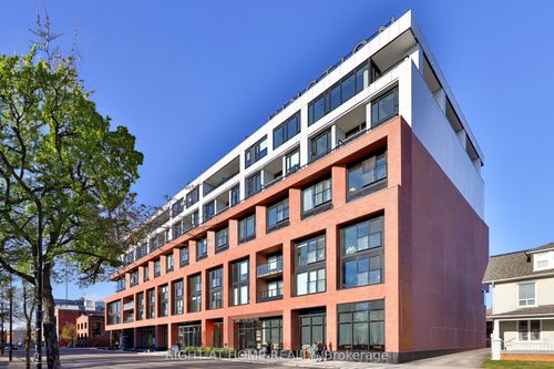 203-2720 Dundas St W, Toronto, ON, M6P0C3 | Card Image