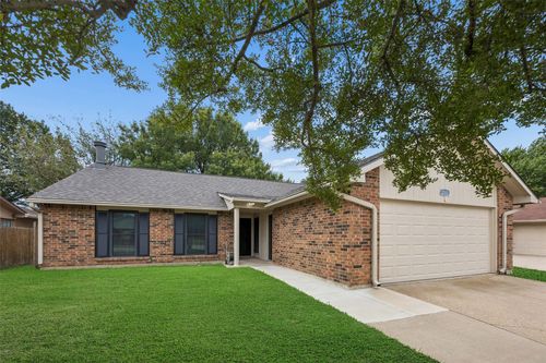 2312 Havenwood Dr, Arlington, TX, 76018-2518 | Card Image