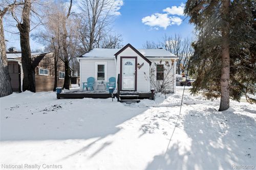 37205 Bendix St, Wayne, MI, 48184-1547 | Card Image