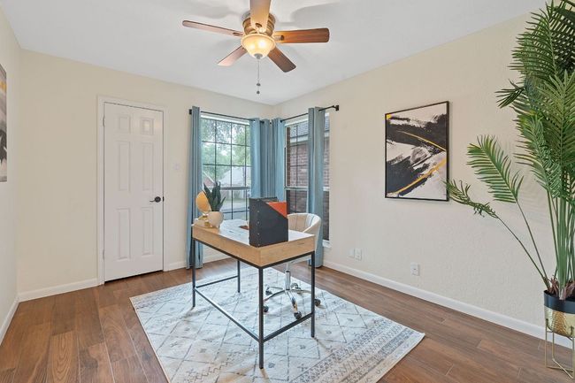 With three extra bedrooms, you have plenty of space for plenty of options for guests, family, or office setups. | Image 27