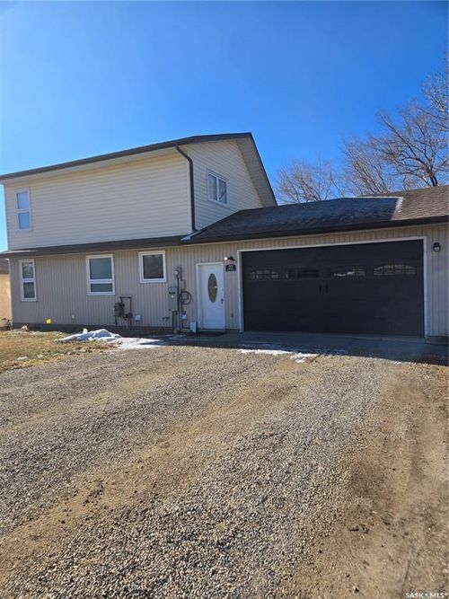 22 Park Ave, Oxbow, SK, S0C2B0 | Card Image