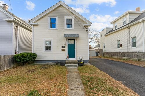 77 Seamans Street, Providence, RI, 02908 | Card Image