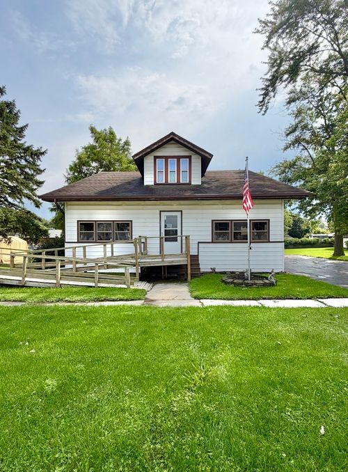114 E Lake St, Ashkum, IL, 60911-6049 | Card Image